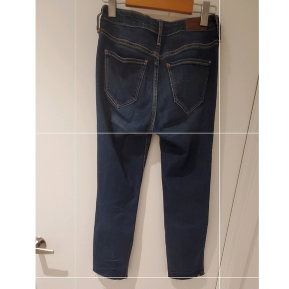 High-Rise Slim Straight - Picture 3 of 4